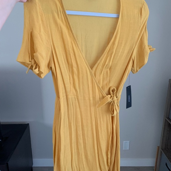 Lulu’s Yellow Wrap Dress - Picture 4 of 5